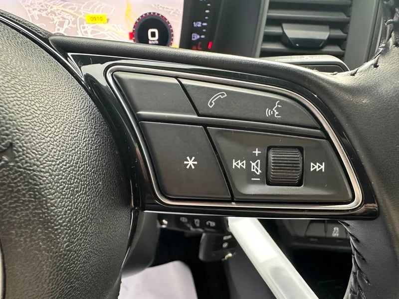 Photo de la voiture AUDI A1 SPORTBACK 30 TFSI 116 ch S tronic 7 S line