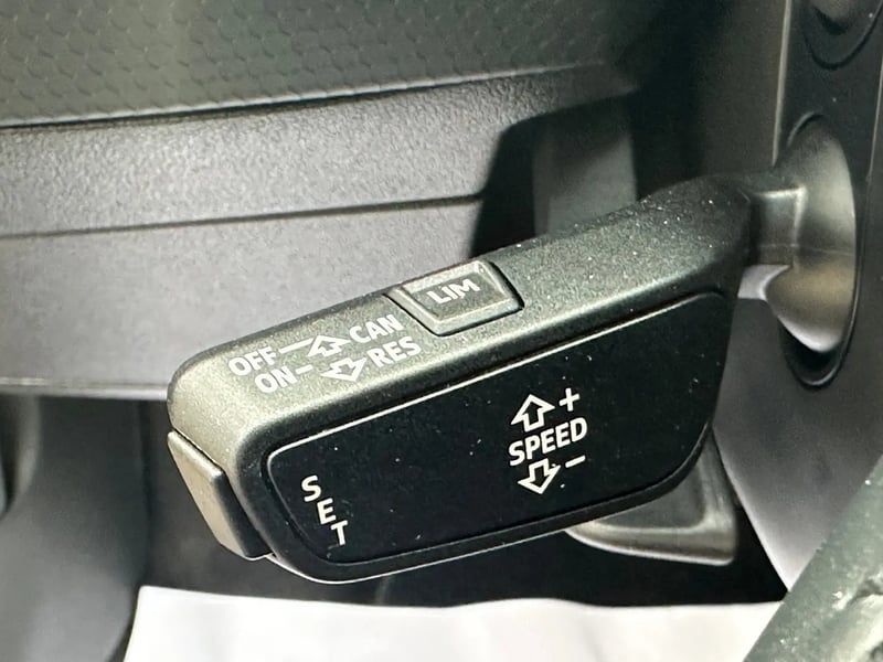 Photo de la voiture AUDI A1 SPORTBACK 30 TFSI 116 ch S tronic 7 S line