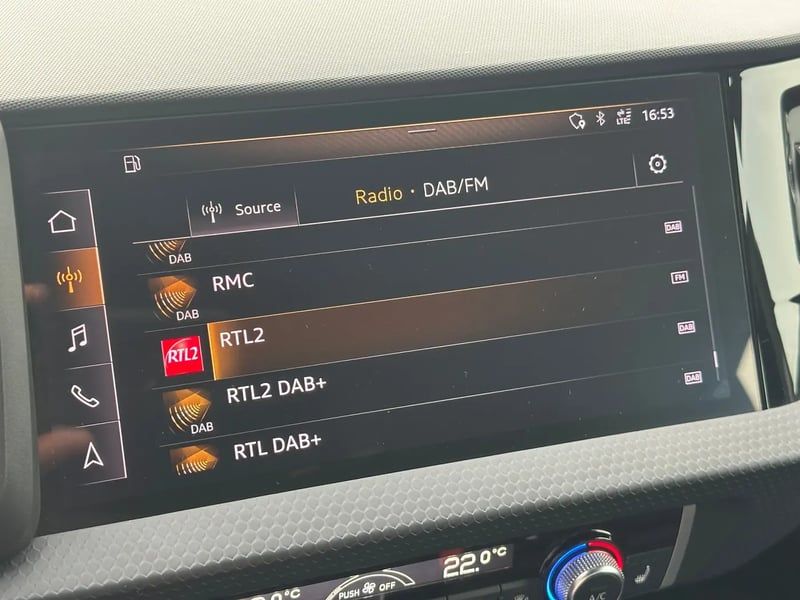 Photo de la voiture AUDI A1 SPORTBACK 30 TFSI 116 ch S tronic 7 S line