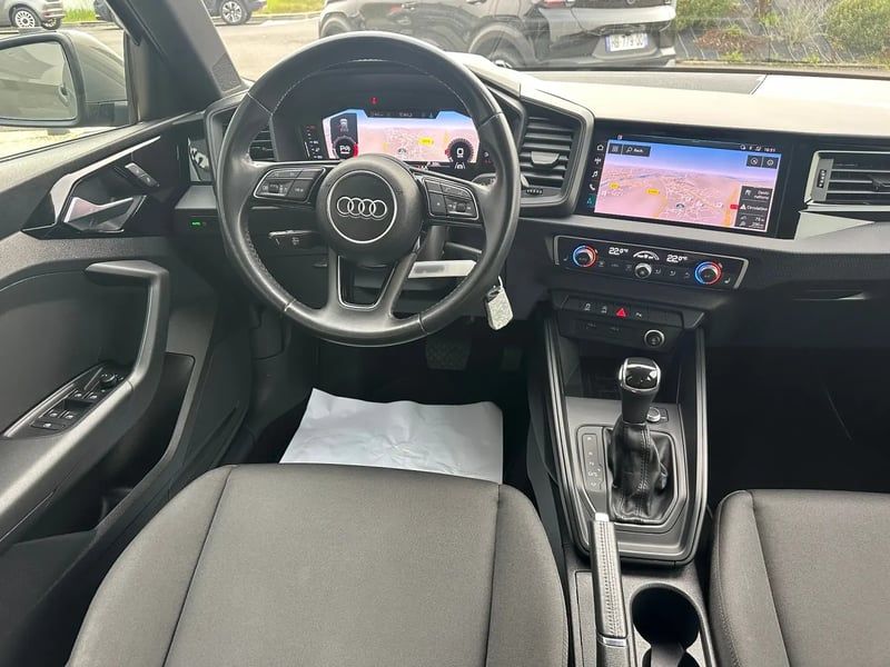 Photo de la voiture AUDI A1 SPORTBACK 30 TFSI 116 ch S tronic 7 S line