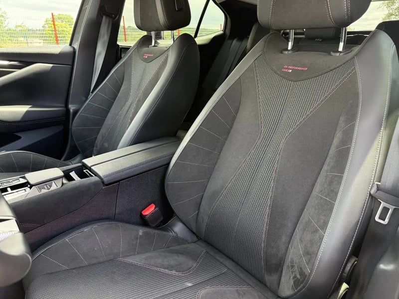 Photo de la voiture DS DS 4 PureTech 130 EAT8 Performance Line