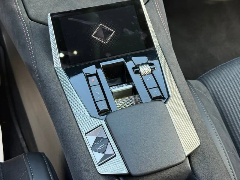 Photo de la voiture DS DS 4 PureTech 130 EAT8 Performance Line