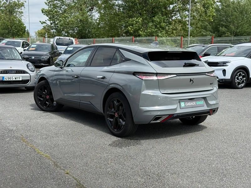 Photo de la voiture DS DS 4 PureTech 130 EAT8 Performance Line