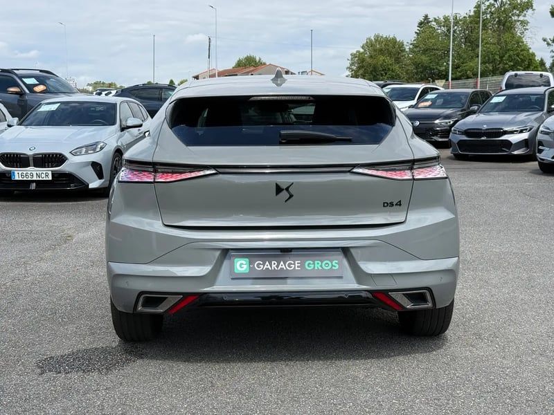 Photo de la voiture DS DS 4 PureTech 130 EAT8 Performance Line