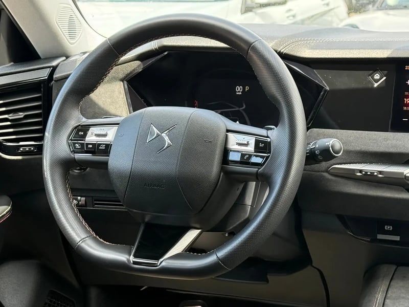 Photo de la voiture DS DS 4 PureTech 130 EAT8 Performance Line