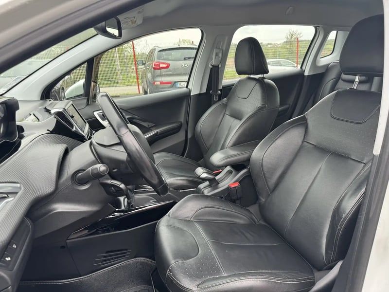 Photo de la voiture PEUGEOT 2008 1.2 PureTech 110ch S&S EAT6 Allure