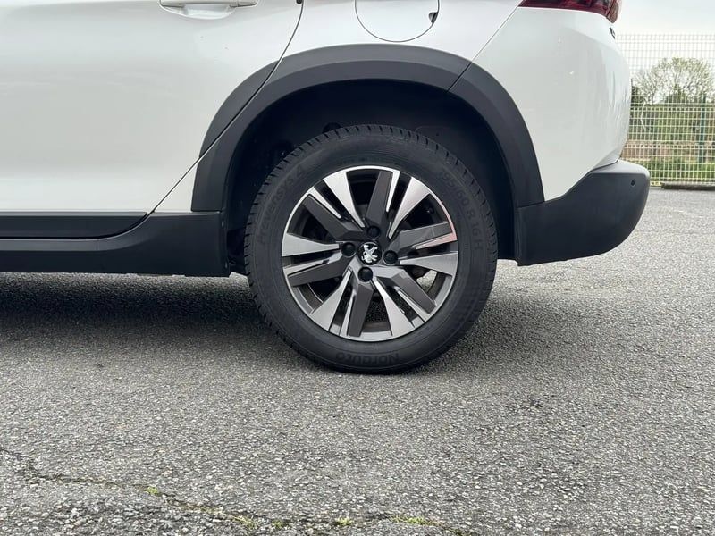 Photo de la voiture PEUGEOT 2008 1.2 PureTech 110ch S&S EAT6 Allure