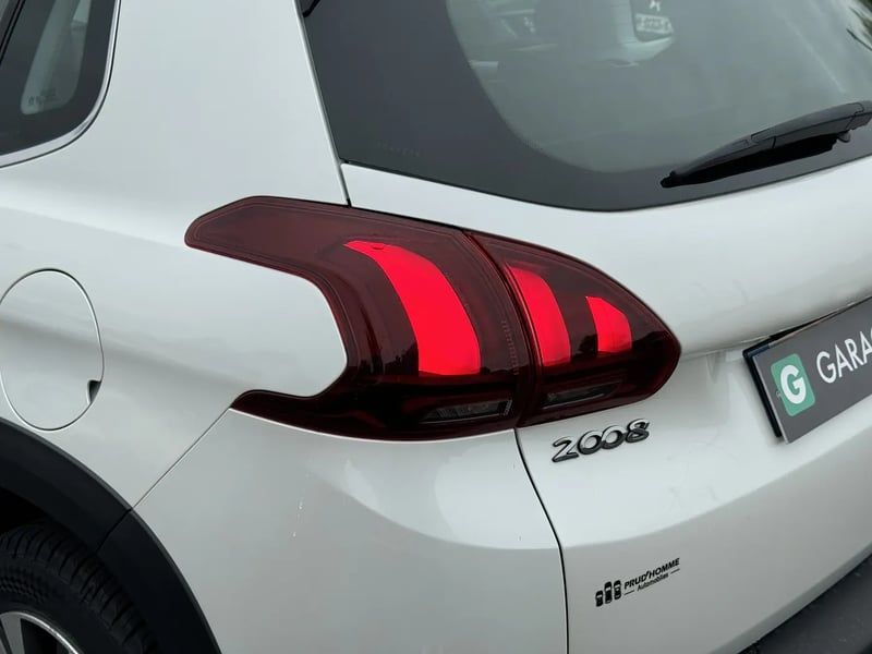 Photo de la voiture PEUGEOT 2008 1.2 PureTech 110ch S&S EAT6 Allure