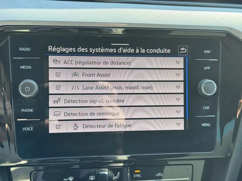 Photo de la voiture VOLKSWAGEN PASSAT SW 2.0 TDI EVO SCR 150 DSG7