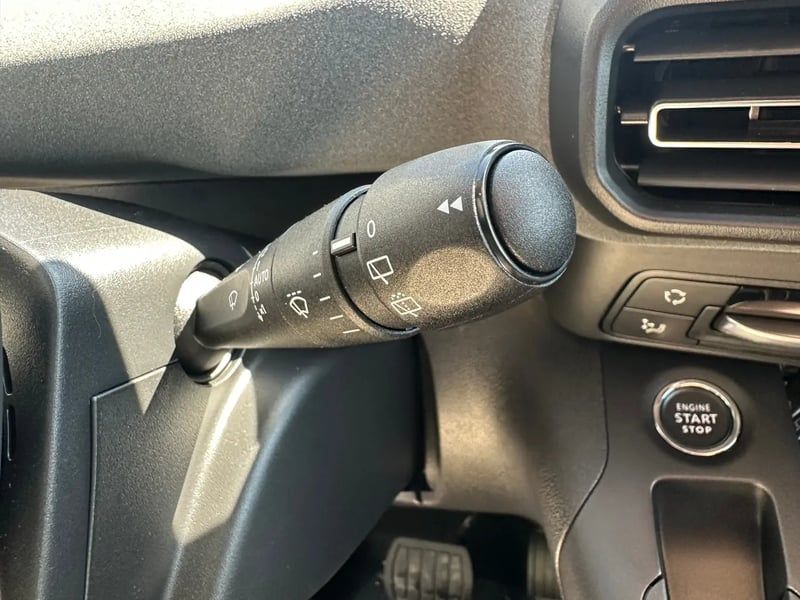 Photo de la voiture PEUGEOT RIFTER XL Diesel 130 ch Automatique 5pl Allure - 5P