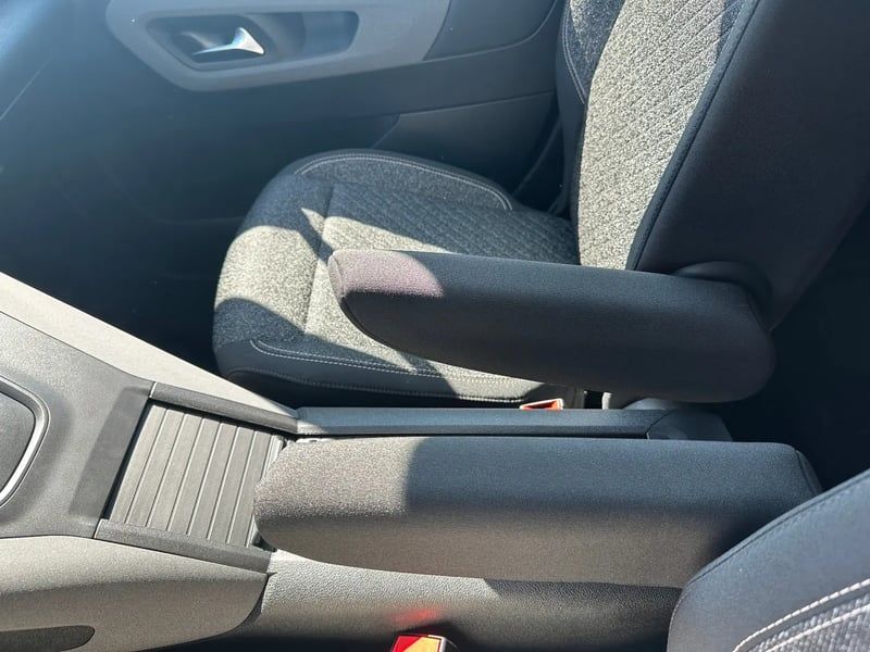Photo de la voiture PEUGEOT RIFTER XL Diesel 130 ch Automatique 5pl Allure - 5P