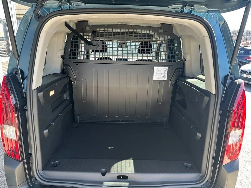 Photo de la voiture PEUGEOT RIFTER XL Diesel 130 ch Automatique 5pl Allure - 5P