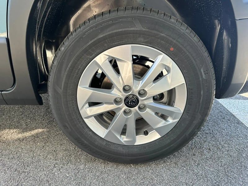 Photo de la voiture PEUGEOT RIFTER XL Diesel 130 ch Automatique 5pl Allure - 5P