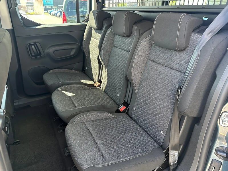 Photo de la voiture PEUGEOT RIFTER XL Diesel 130 ch Automatique 5pl Allure - 5P