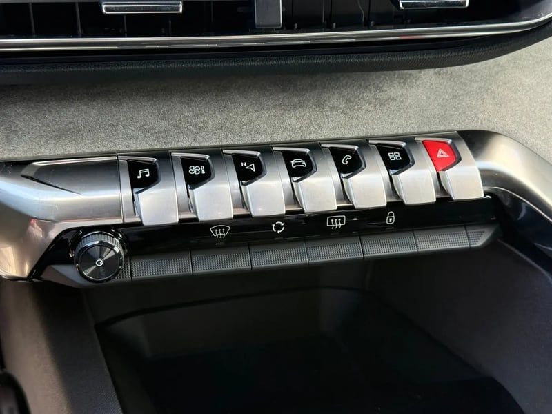 Photo de la voiture PEUGEOT 3008 PureTech 130ch S&S BVM6 GT
