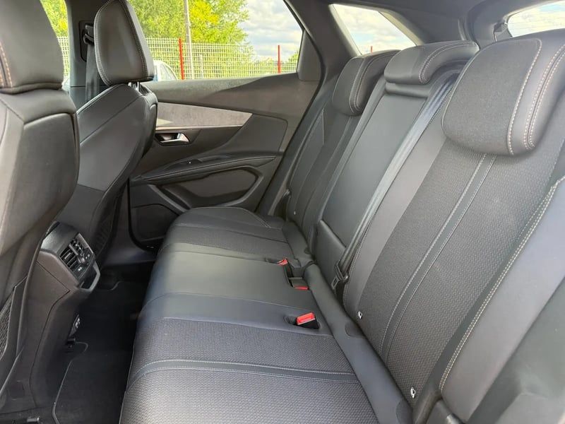 Photo de la voiture PEUGEOT 3008 PureTech 130ch S&S BVM6 GT