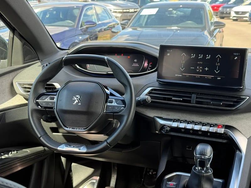 Photo de la voiture PEUGEOT 3008 PureTech 130ch S&S BVM6 GT