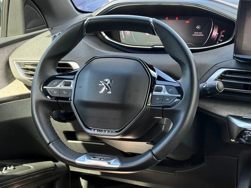 Photo de la voiture PEUGEOT 3008 PureTech 130ch S&S BVM6 GT