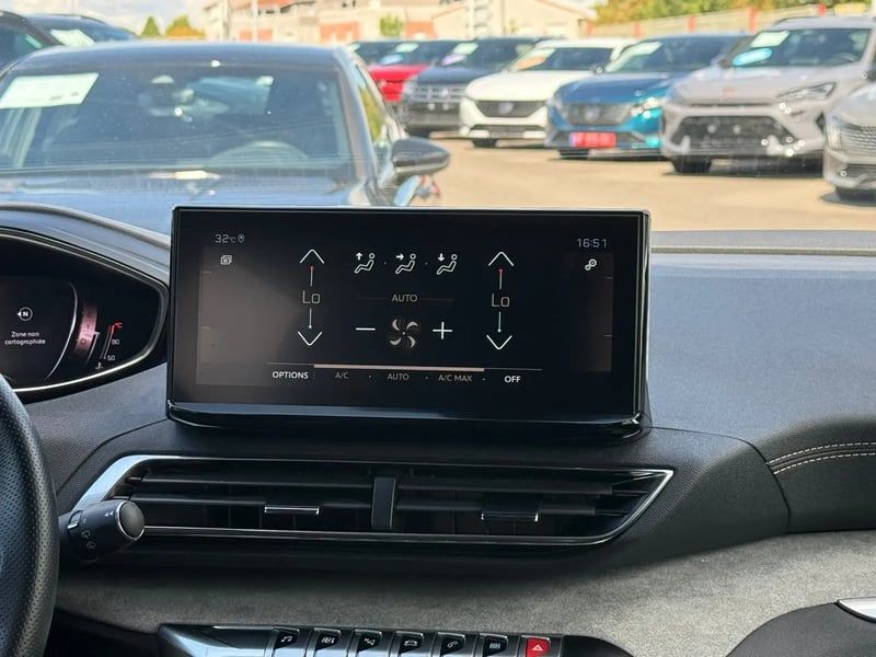 Photo de la voiture PEUGEOT 3008 PureTech 130ch S&S BVM6 GT