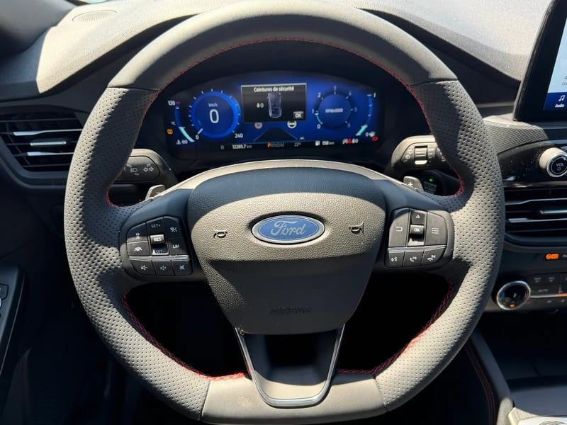 Photo de la voiture FORD KUGA 2.0 TDCi 120 S&S 4x2 Powershift ST-Line