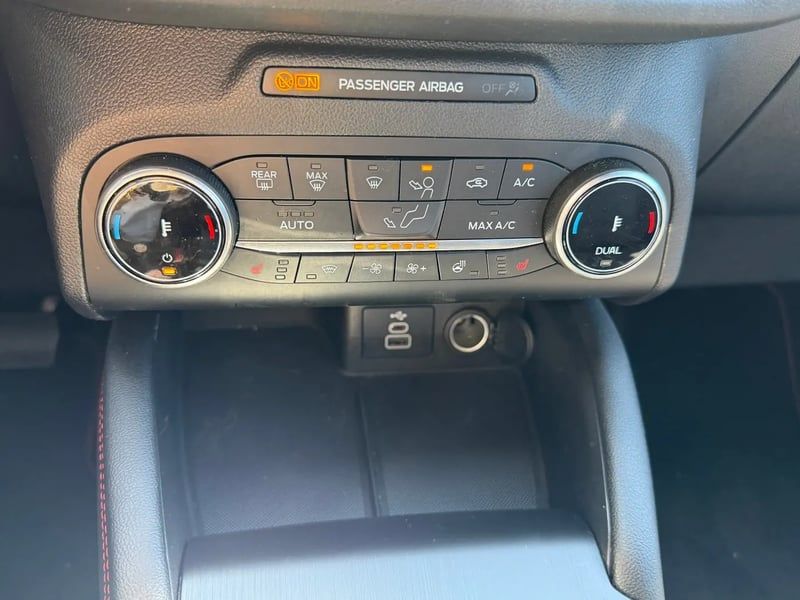 Photo de la voiture FORD KUGA 2.0 TDCi 120 S&S 4x2 Powershift ST-Line