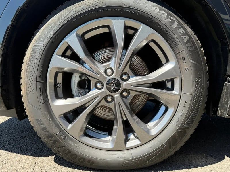 Photo de la voiture FORD KUGA 2.0 TDCi 120 S&S 4x2 Powershift ST-Line