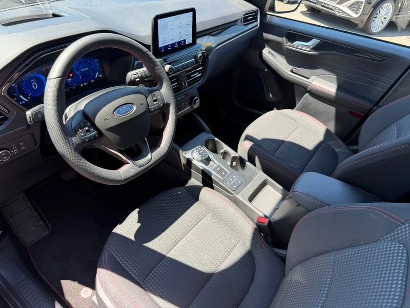 Photo de la voiture FORD KUGA 2.0 TDCi 120 S&S 4x2 Powershift ST-Line