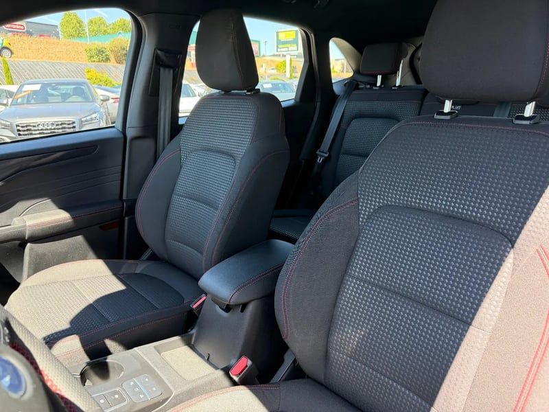 Photo de la voiture FORD KUGA 2.0 TDCi 120 S&S 4x2 Powershift ST-Line