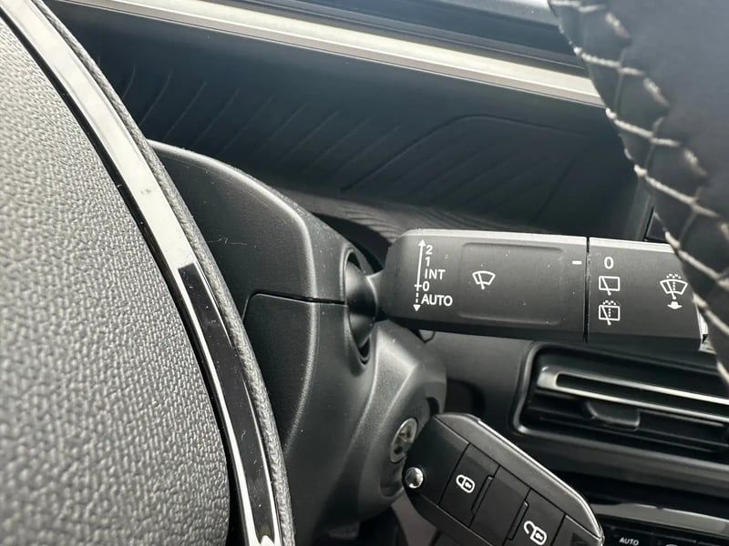 Photo de la voiture CITROEN C3 AIRCROSS Hybride 145 ch Aut Max
