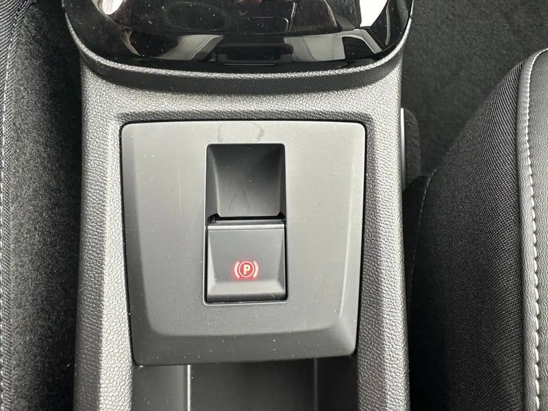Photo de la voiture CITROEN C3 AIRCROSS Hybride 145 ch Aut Max