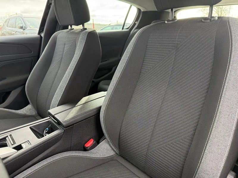 Photo de la voiture PEUGEOT 308 PureTech 130ch S&S EAT8 Active Pack