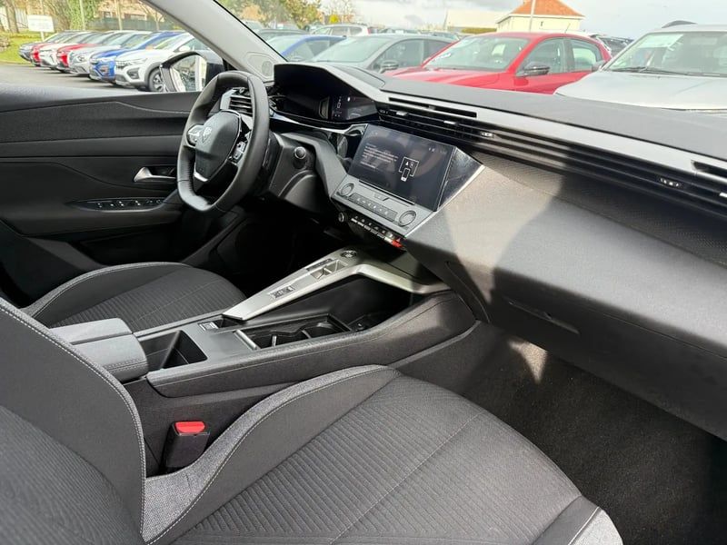 Photo de la voiture PEUGEOT 308 PureTech 130ch S&S EAT8 Active Pack