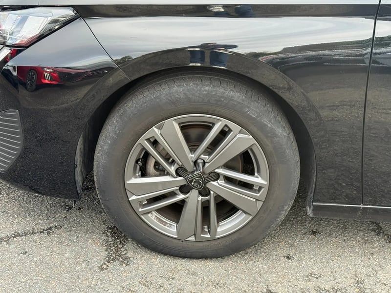 Photo de la voiture PEUGEOT 308 PureTech 130ch S&S EAT8 Active Pack