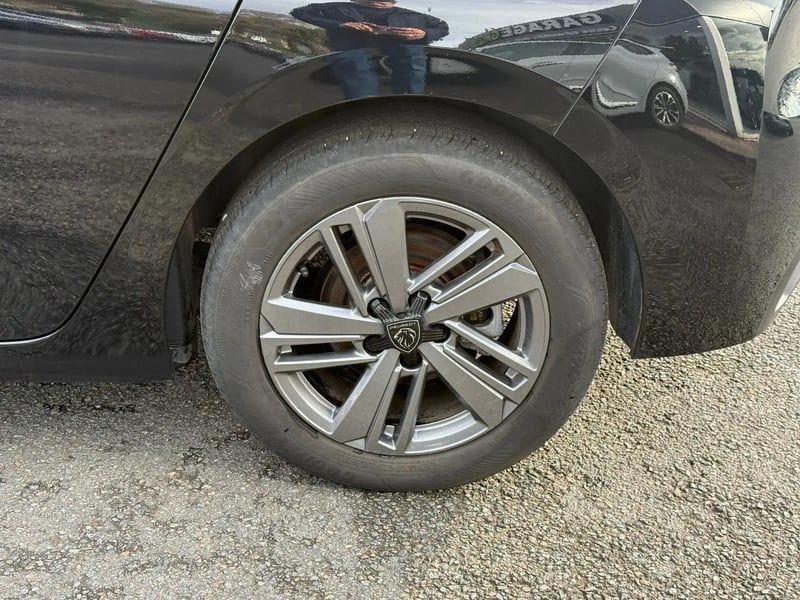 Photo de la voiture PEUGEOT 308 PureTech 130ch S&S EAT8 Active Pack