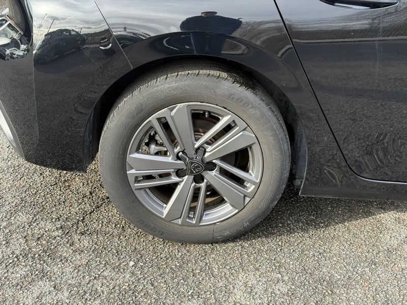 Photo de la voiture PEUGEOT 308 PureTech 130ch S&S EAT8 Active Pack