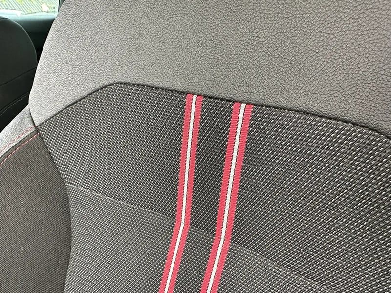 Photo de la voiture OPEL CROSSLAND 1.5 D 110 ch BVM6 GS Line