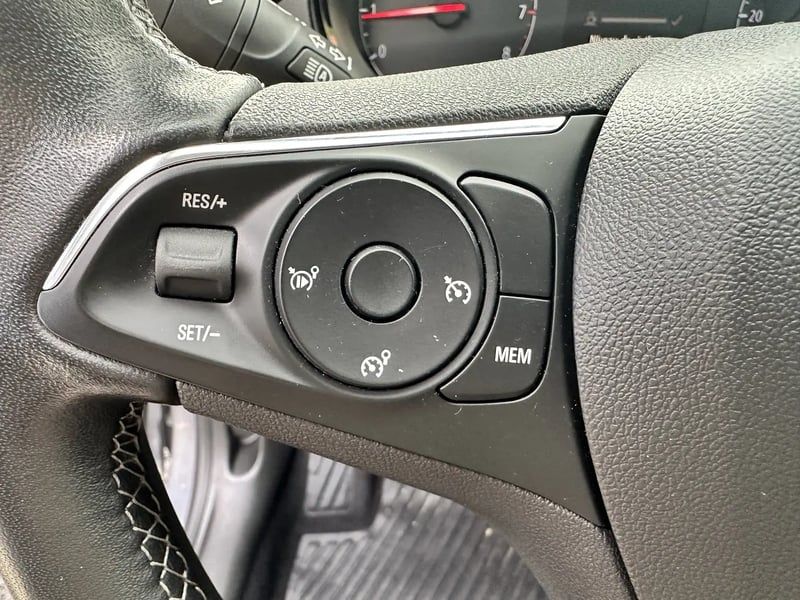 Photo de la voiture OPEL CROSSLAND 1.5 D 110 ch BVM6 GS Line