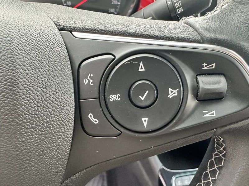 Photo de la voiture OPEL CROSSLAND 1.5 D 110 ch BVM6 GS Line