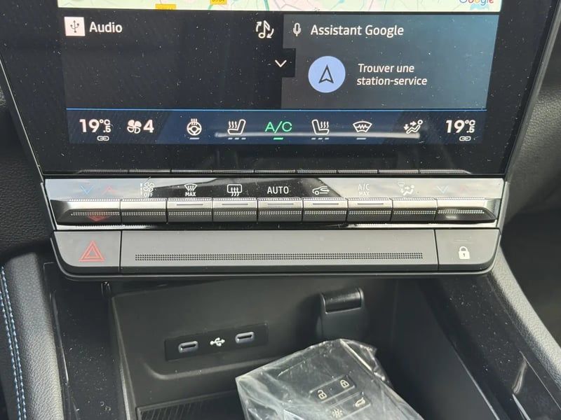 Photo de la voiture RENAULT AUSTRAL E-Tech full hybrid 200 GSR2 Iconic esprit Alpine