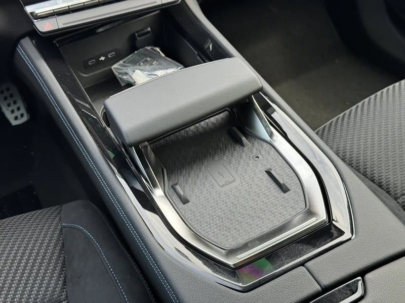 Photo de la voiture RENAULT AUSTRAL E-Tech full hybrid 200 GSR2 Iconic esprit Alpine