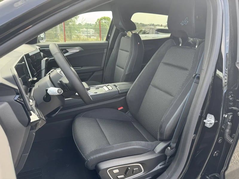 Photo de la voiture RENAULT AUSTRAL E-Tech full hybrid 200 GSR2 Iconic esprit Alpine