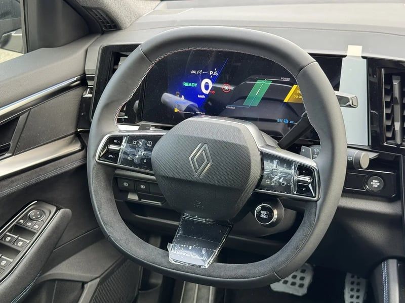 Photo de la voiture RENAULT AUSTRAL E-Tech full hybrid 200 GSR2 Iconic esprit Alpine