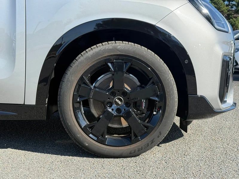 Photo de la voiture MINI COUNTRYMAN U25 170 ch DKG7 C JCW Finition