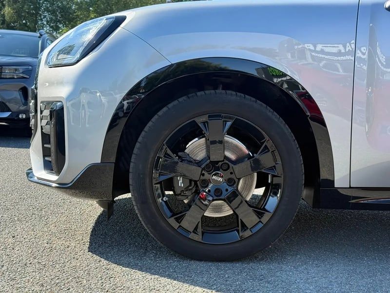 Photo de la voiture MINI COUNTRYMAN U25 170 ch DKG7 C JCW Finition