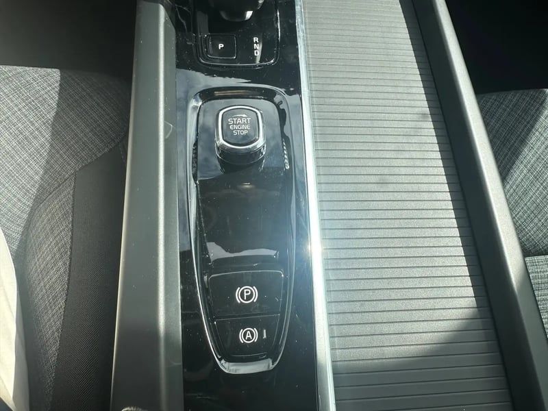 Photo de la voiture VOLVO XC60 T6 AWD Hybride rechargeable 253 ch+145 ch Geartronic 8 Start