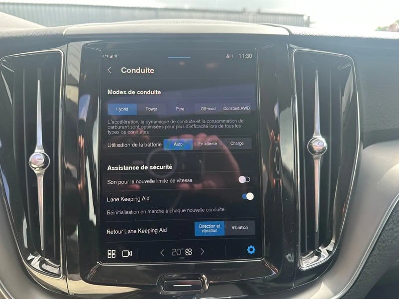Photo de la voiture VOLVO XC60 T6 AWD Hybride rechargeable 253 ch+145 ch Geartronic 8 Start