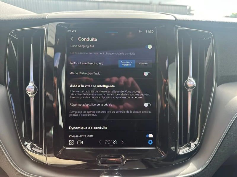 Photo de la voiture VOLVO XC60 T6 AWD Hybride rechargeable 253 ch+145 ch Geartronic 8 Start