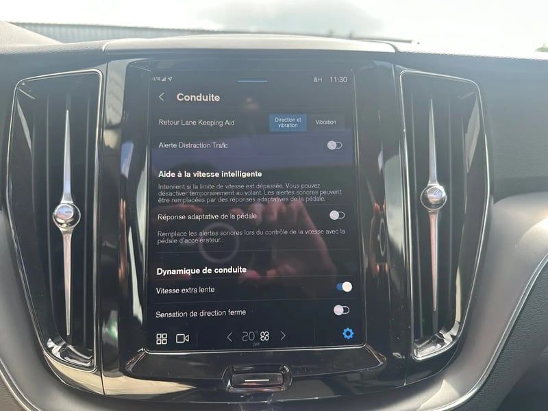 Photo de la voiture VOLVO XC60 T6 AWD Hybride rechargeable 253 ch+145 ch Geartronic 8 Start