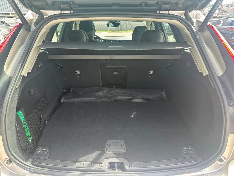 Photo de la voiture VOLVO XC60 T6 AWD Hybride rechargeable 253 ch+145 ch Geartronic 8 Start