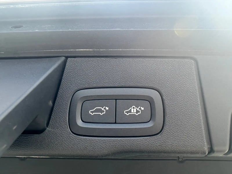Photo de la voiture VOLVO XC60 T6 AWD Hybride rechargeable 253 ch+145 ch Geartronic 8 Start